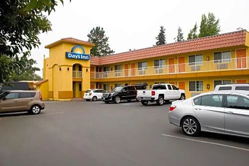 Days Inn by Wyndham King City hotel detail image 1