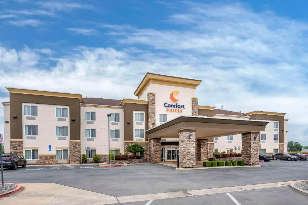 Comfort Suites Redding - Shasta Lake hotel hero
