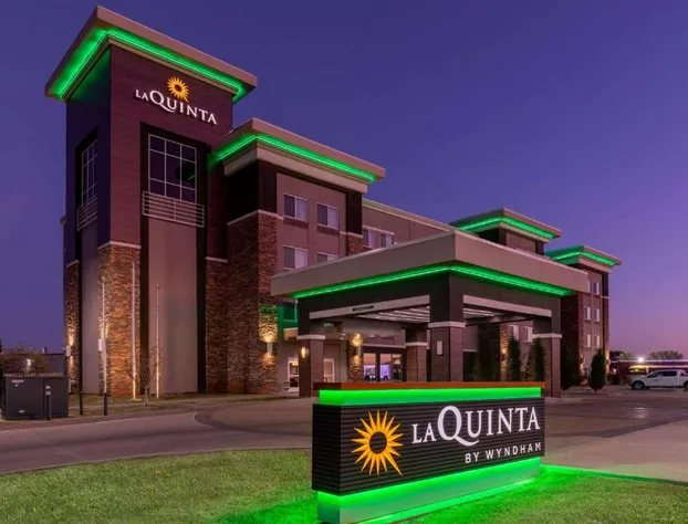 La Quinta Inn & Suites by Wyndham Wichita Falls - MSU Area hotel detail image 1