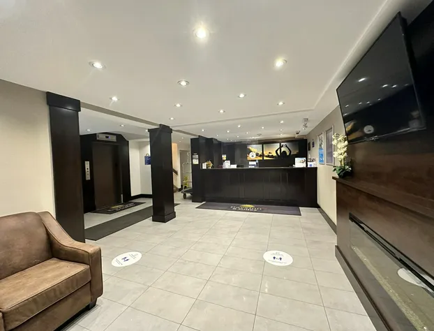 Days Inn & Suites by Wyndham North Bay Downtown hotel detail image 1