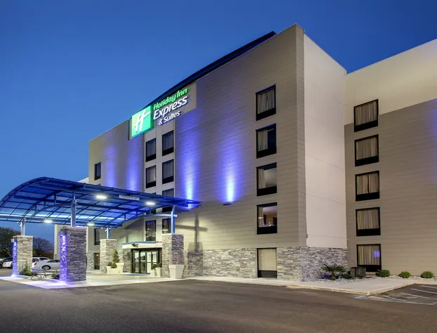 Holiday Inn Express & Suites Jackson Downtown - Coliseum by IHG hotel detail image 1