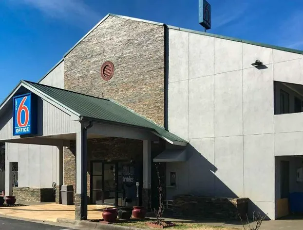 Motel 6 Cartersville GA hotel detail image 1