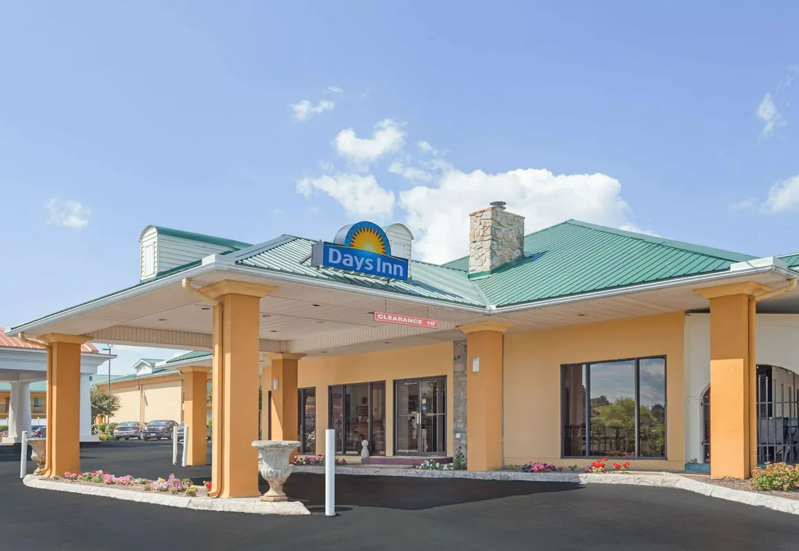 Days Inn by Wyndham Lenoir City hotel hero