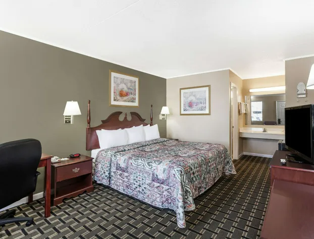 Days Inn by Wyndham Lenoir City hotel detail image 2