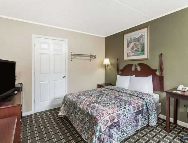 Days Inn by Wyndham Lenoir City hotel detail image 3