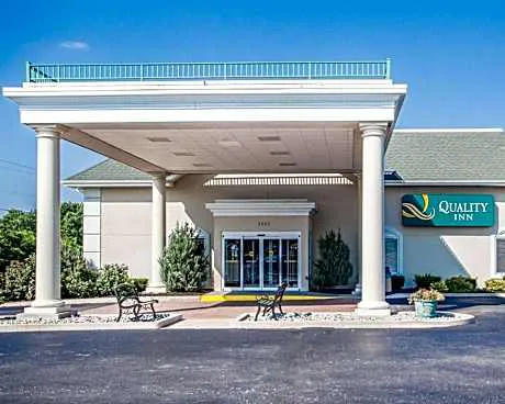 Quality Inn Lake of the Ozarks hotel detail image 3