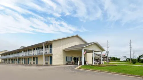 Americas Best Value Inn Knob Noster hotel hero