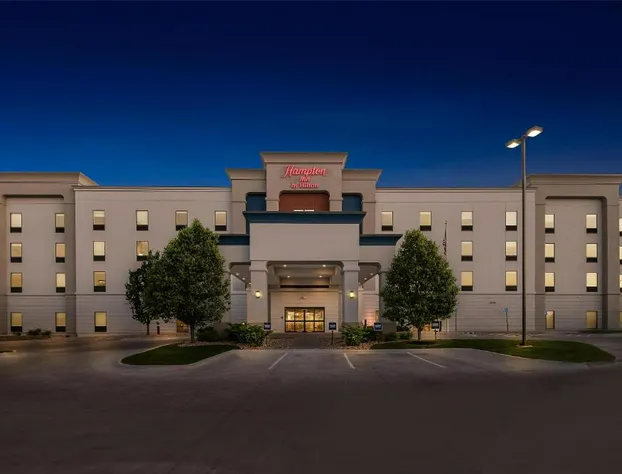 Hampton Inn Omaha/West Dodge Road (Old Mill) hotel detail image 2
