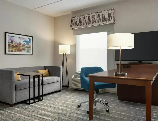 Hampton Inn & Suites Pittsburgh/Harmarville hotel detail image 2