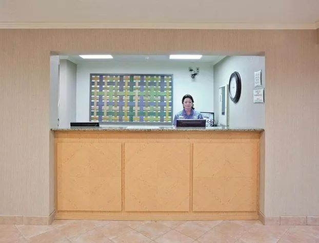 La Quinta Inn & Suites by Wyndham Mansfield OH hotel detail image 2