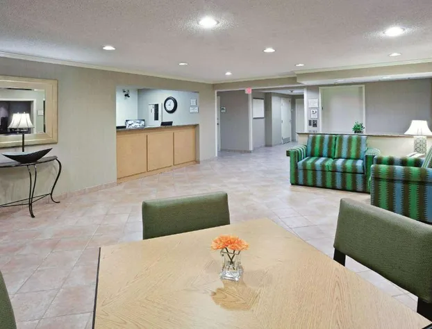 La Quinta Inn & Suites by Wyndham Mansfield OH hotel detail image 3