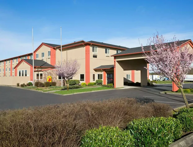 Super 8 by Wyndham Bellingham Airport/Ferndale hotel detail image 1