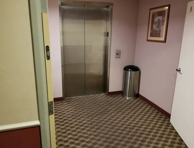 Super 8 by Wyndham Bellingham Airport/Ferndale hotel detail image 4