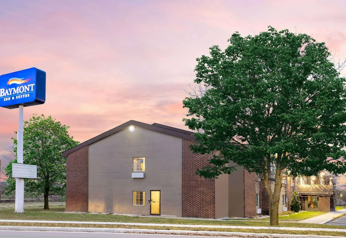 Baymont by Wyndham Beloit hotel hero