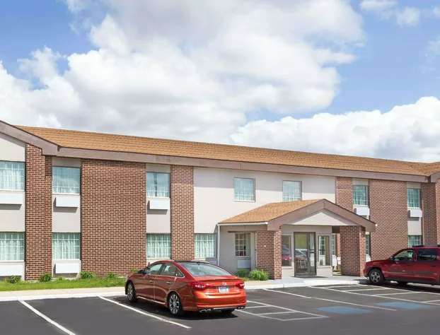 Baymont by Wyndham Beloit hotel detail image 2