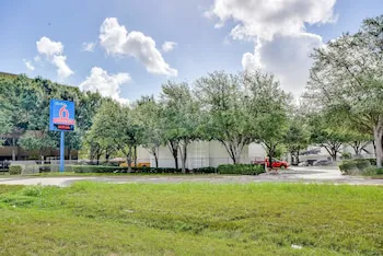 Studio 6 Houston, TX - Hobby South hotel detail image 1