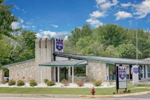 Knights Inn Macedonia hotel hero