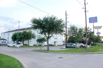 Motel 6 Rosenberg, TX hotel hero