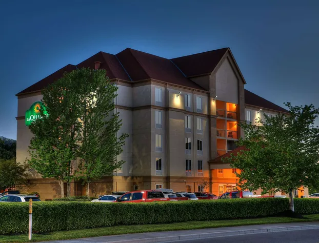 La Quinta Inn & Suites by Wyndham Pigeon Forge hotel detail image 1