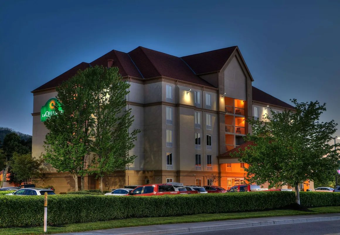 La Quinta Inn & Suites by Wyndham Pigeon Forge hotel hero