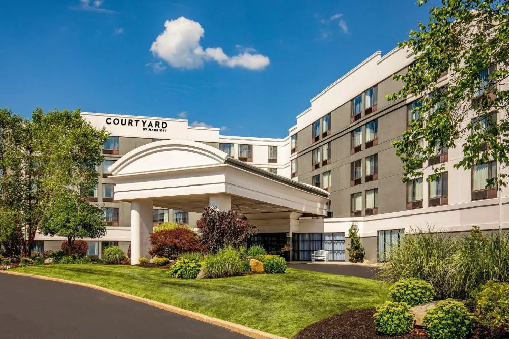 Courtyard by Marriott Boston Marlborough hotel hero