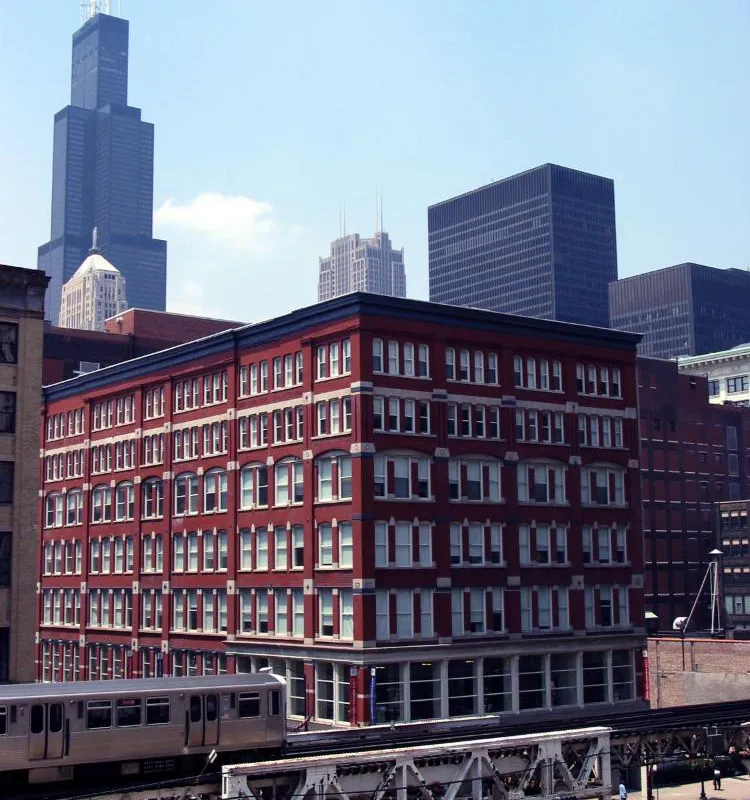 HI Chicago Hostel hotel hero