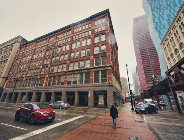 HI Chicago Hostel hotel detail image 1