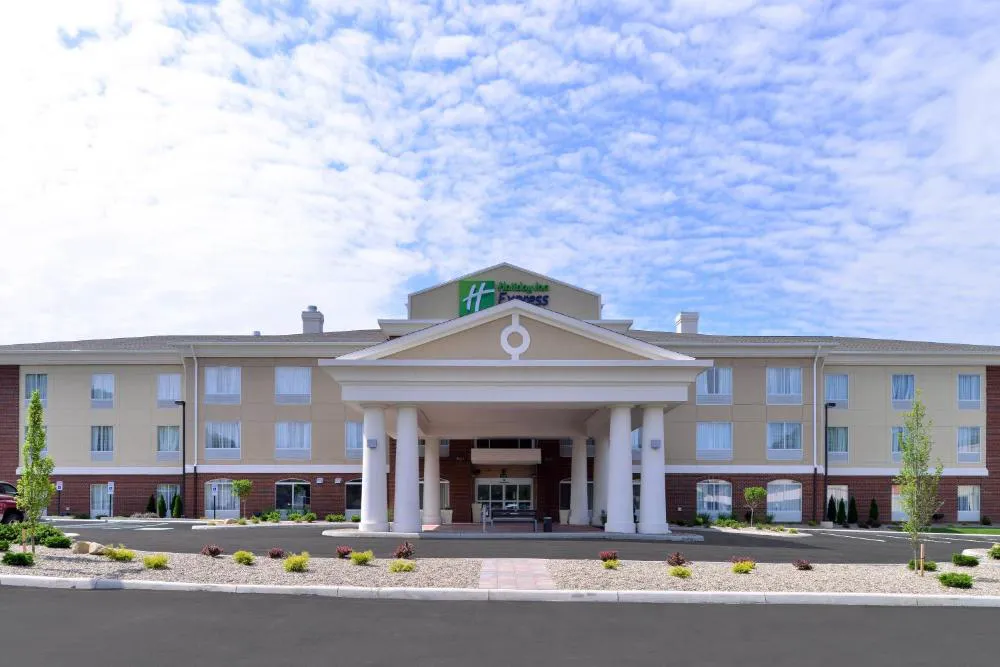 Holiday Inn Express & Suites New Martinsville by IHG hotel hero