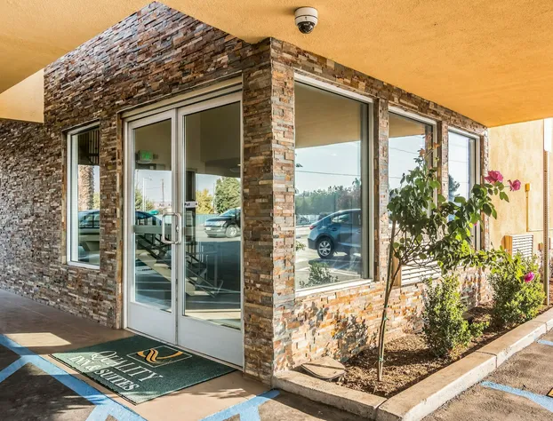 Quality Inn & Suites near Downtown Bakersfield hotel detail image 1
