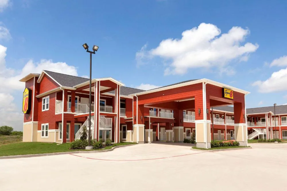 Super 8 by Wyndham Carrizo Springs hotel hero