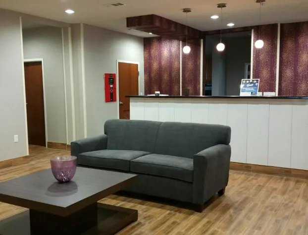 Super 8 by Wyndham Carrizo Springs hotel detail image 4