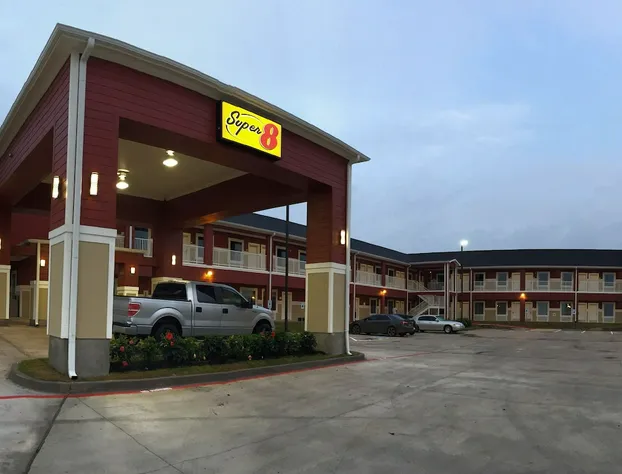 Super 8 by Wyndham Carrizo Springs hotel detail image 1