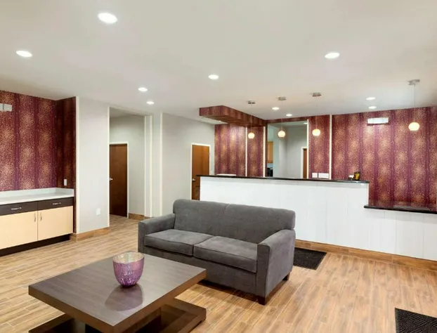 Super 8 by Wyndham Carrizo Springs hotel detail image 3