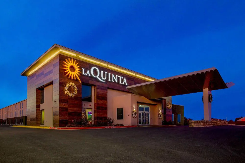 La Quinta Inn & Suites by Wyndham Branson hotel hero