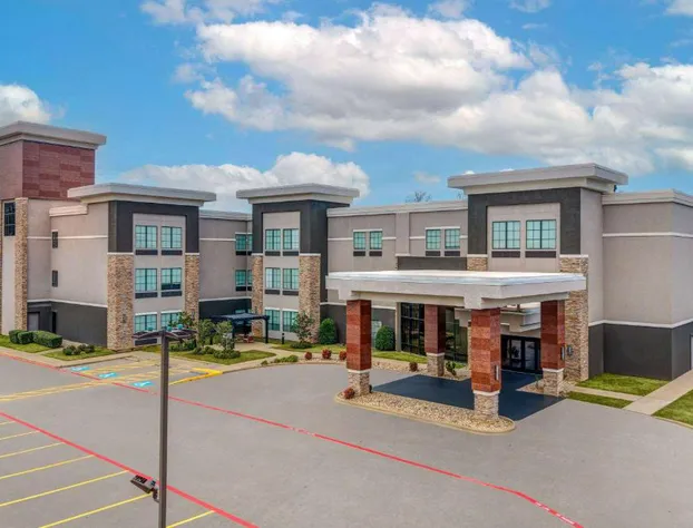 La Quinta Inn & Suites by Wyndham Tyler - University Area hotel detail image 1