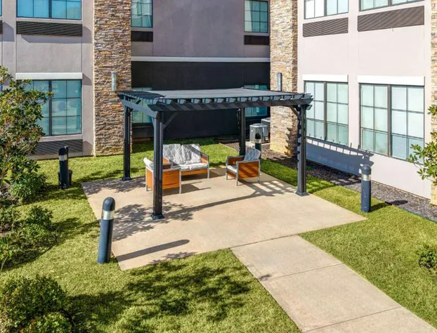 La Quinta Inn & Suites by Wyndham Tyler - University Area hotel detail image 4