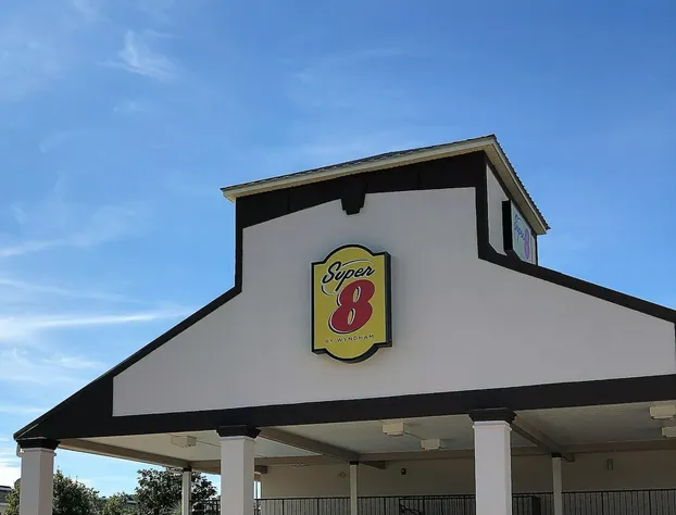 Super 8 by Wyndham Gulfport Airport NW/Near Biloxi hotel detail image 1