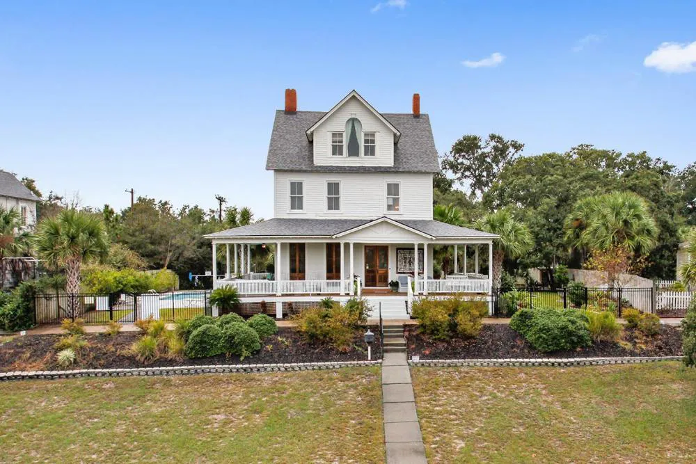 Surf Song Bed & Breakfast hotel hero