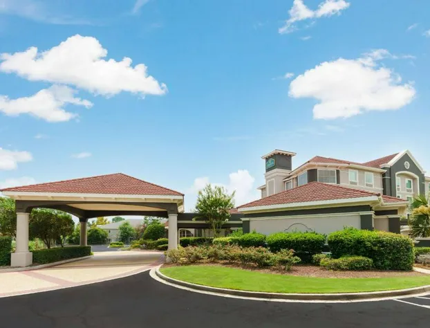 La Quinta Inn & Suites by Wyndham Myrtle Beach Broadway Area hotel detail image 2