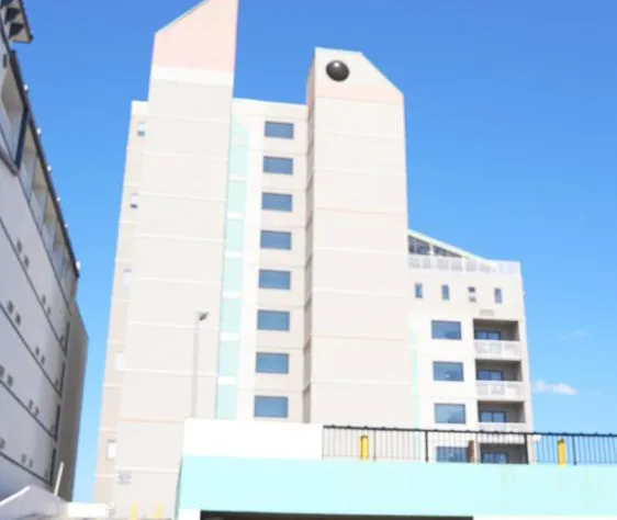 Sun and Sand Resort Oceanfront Suites hotel detail image 3