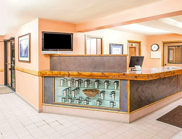 Super 8 By Wyndham St. Regis hotel detail image 1