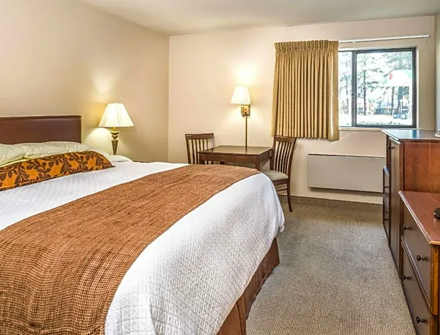 Super 8 By Wyndham St. Regis hotel detail image 3