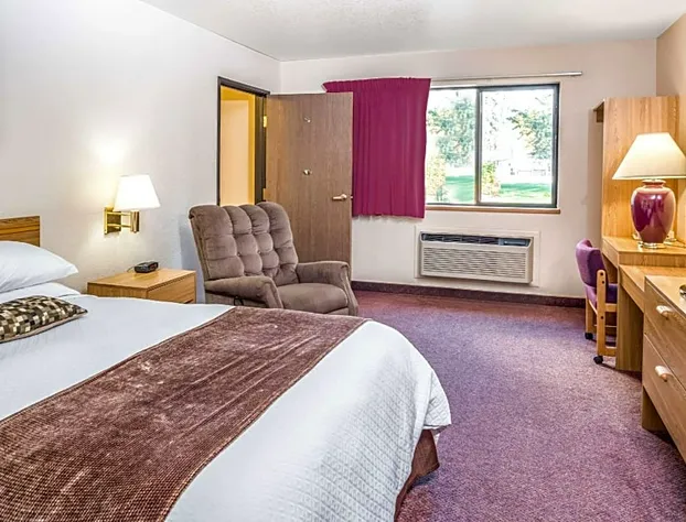 Super 8 By Wyndham St. Regis hotel detail image 4