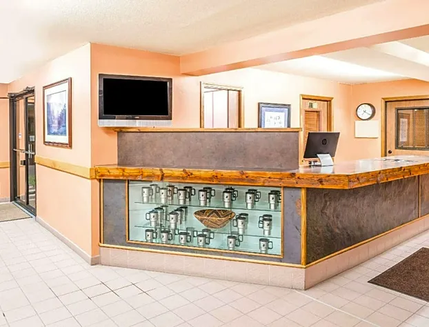 Super 8 By Wyndham St. Regis hotel detail image 2