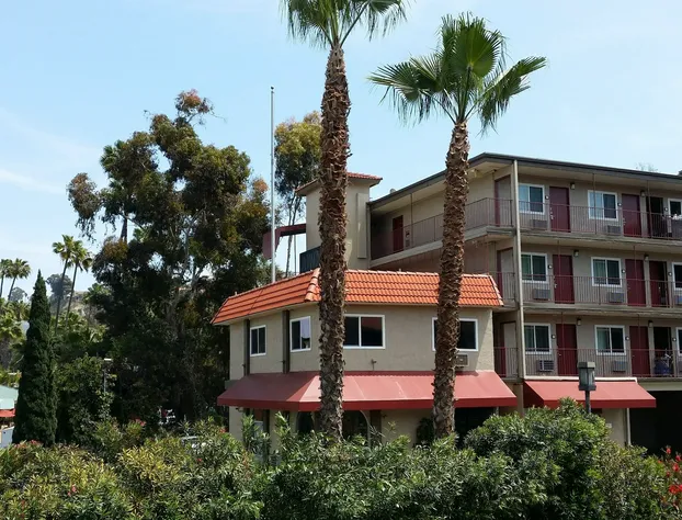 Super 8 by Wyndham San Diego Hotel Circle hotel detail image 2