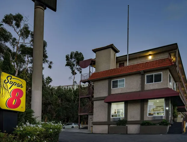 Super 8 by Wyndham San Diego Hotel Circle hotel detail image 4