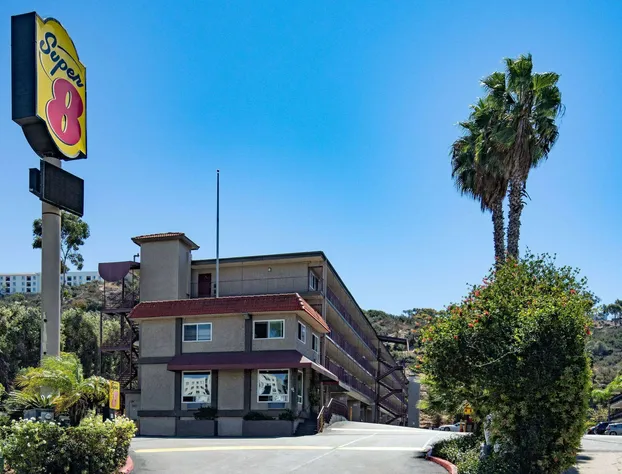 Super 8 by Wyndham San Diego Hotel Circle hotel detail image 2