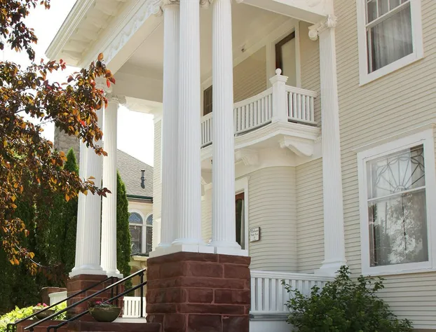 The Decker House Bed & Breakfast hotel detail image 2