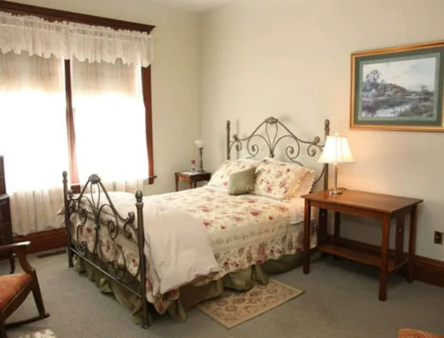 The Decker House Bed & Breakfast hotel detail image 4