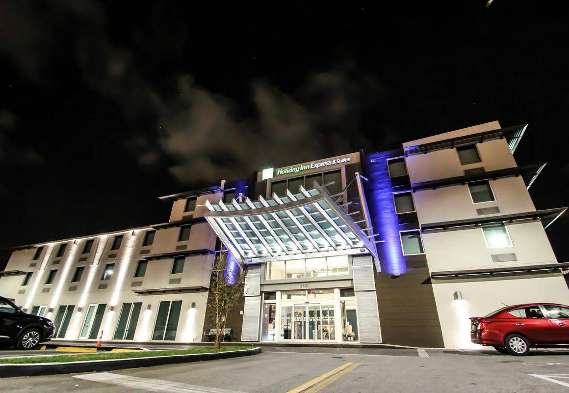 Holiday Inn Express & Suites Miami Airport East, an IHG Hotel hotel hero